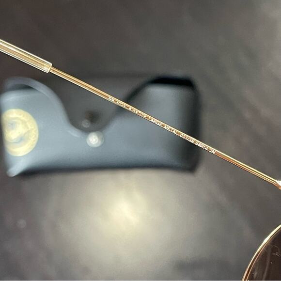 worn less than 5 times ray ban aviator sunglasses
originally $188 - Picture 8 of 9